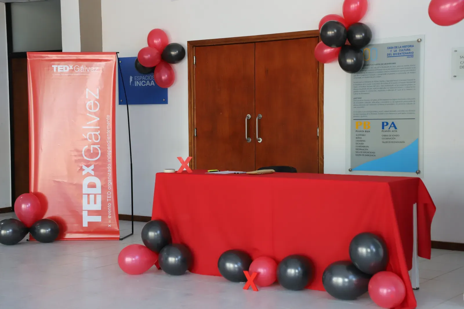 La llegada del público a TEDxGálvez 2024