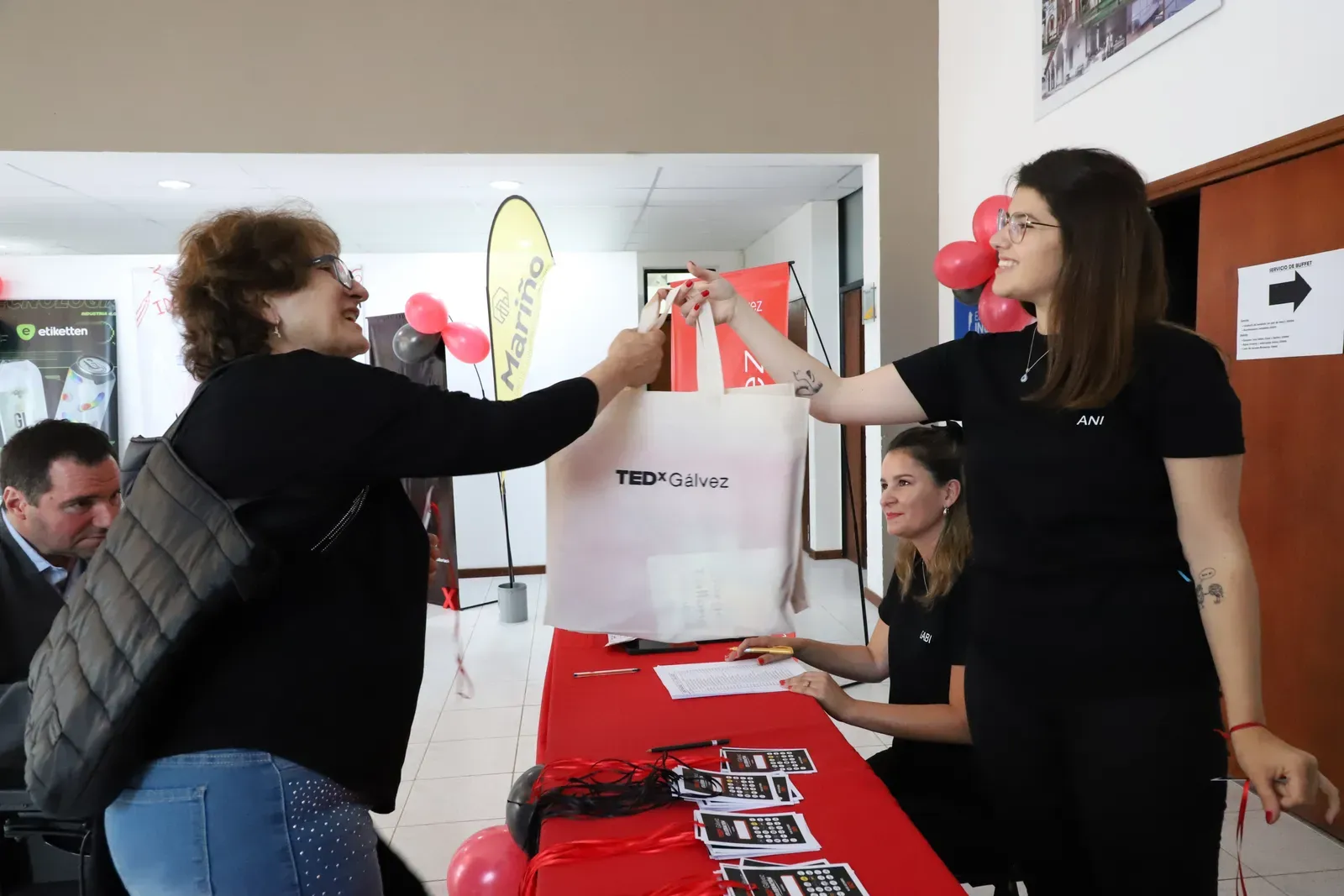 La llegada del público a TEDxGálvez 2024