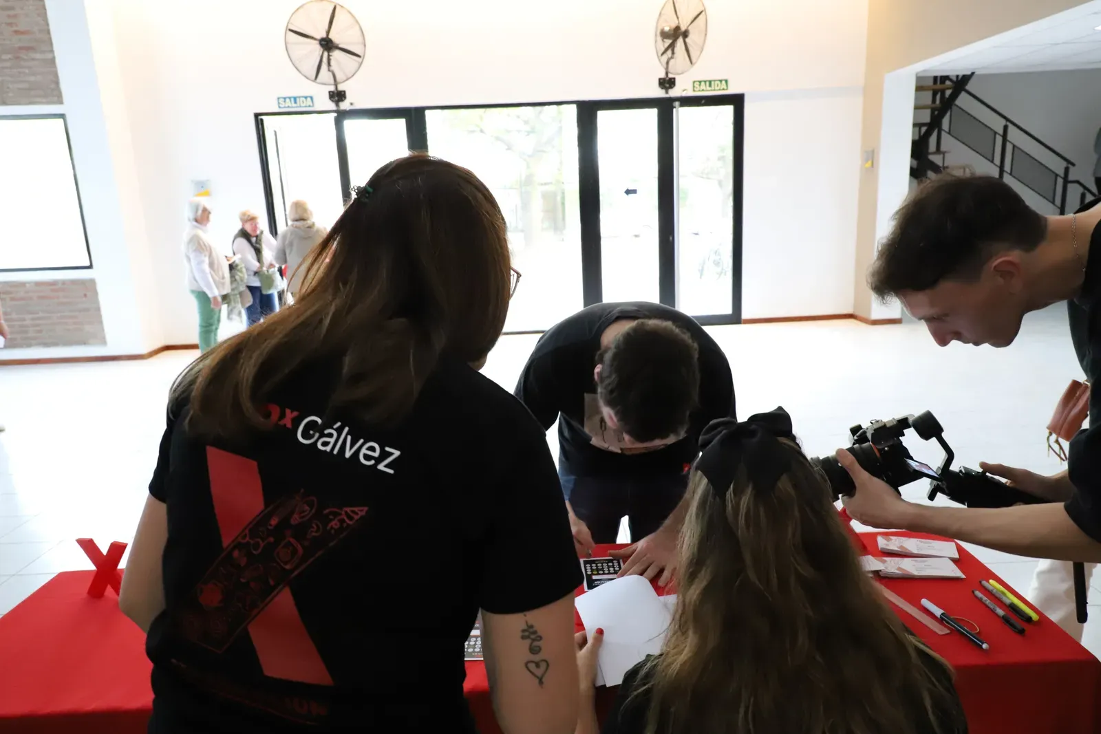 La llegada del público a TEDxGálvez 2024