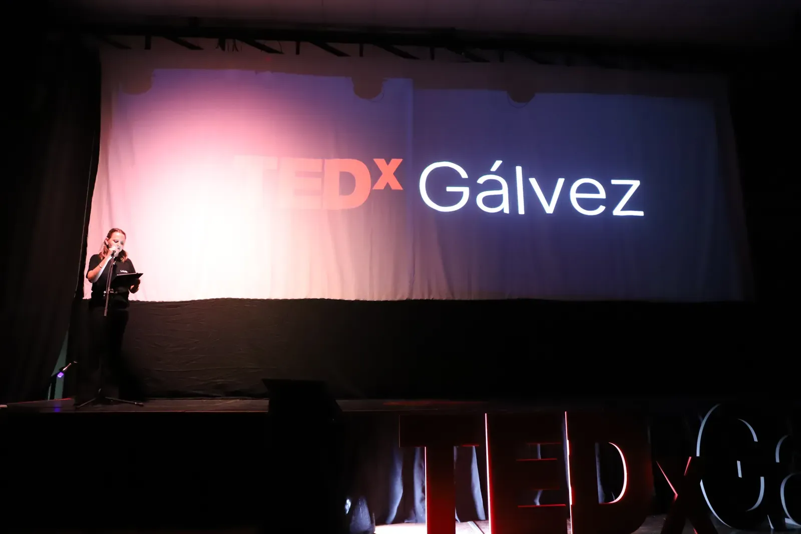La llegada del público a TEDxGálvez 2024