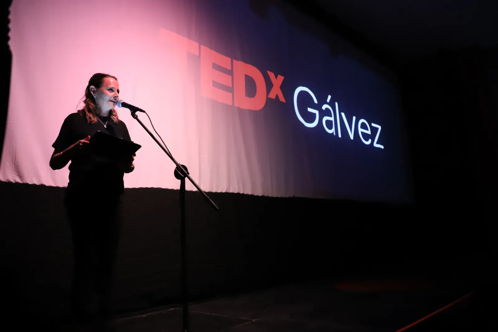 La llegada del público a TEDxGálvez 2024